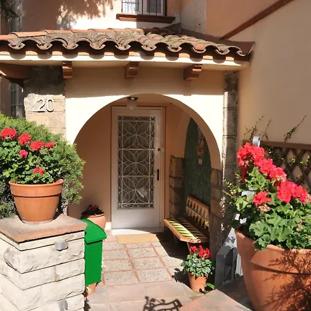 蒂比达博公寓酒店