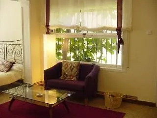 蒂比达博公寓酒店